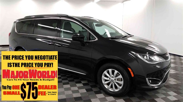 Pre Owned 2017 Chrysler Pacifica Touring L 4d Penger Van In Long Pre Owned 2017 Chrysler Pacifica Touring L